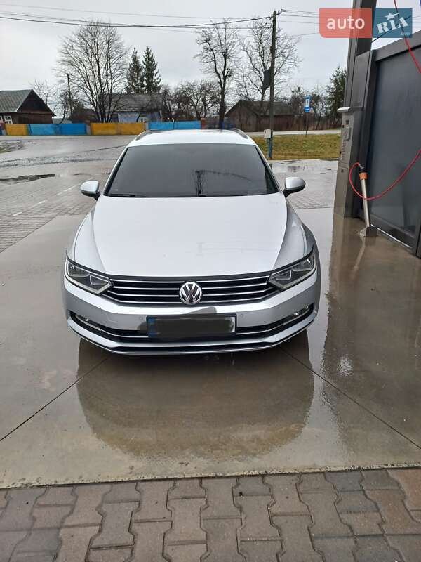 Універсал Volkswagen Passat 2015 в Жовкві