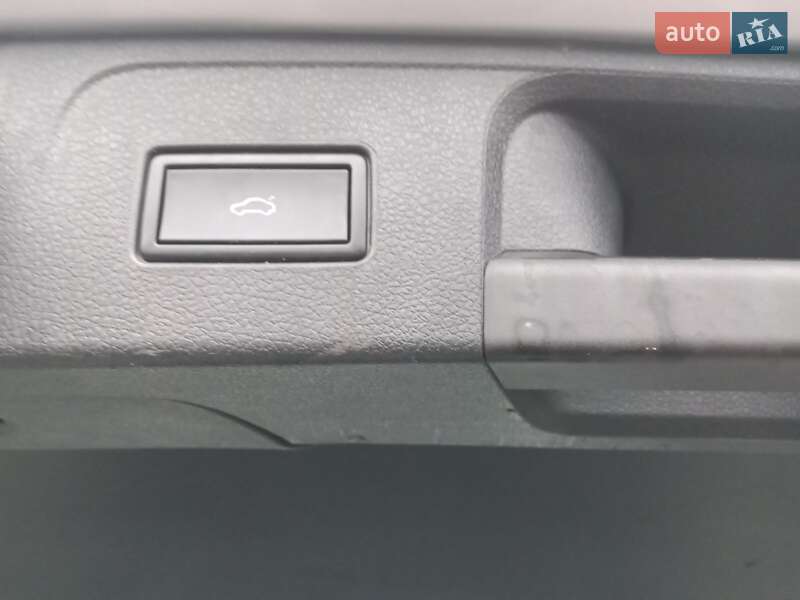 Універсал Volkswagen Passat 2019 в Львові