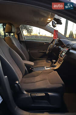 Универсал Volkswagen Passat 2010 в Староконстантинове