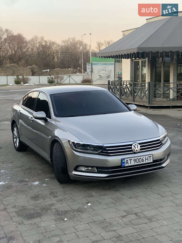 Седан Volkswagen Passat 2015 в Ивано-Франковске