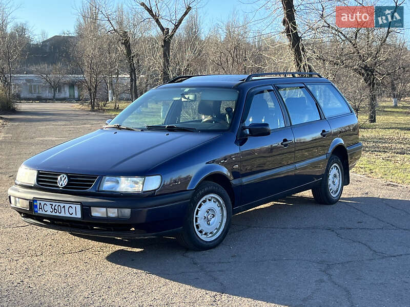 Универсал Volkswagen Passat 1996 в Каменском