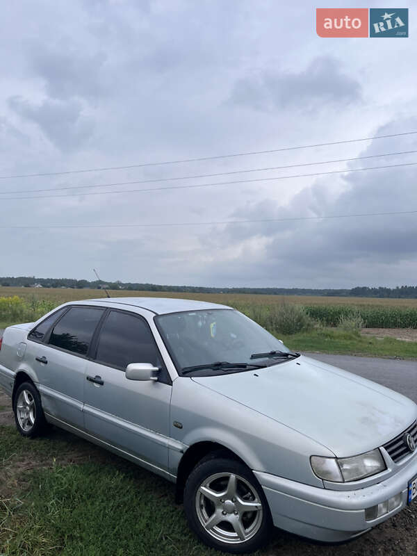 Седан Volkswagen Passat 1994 в Львове