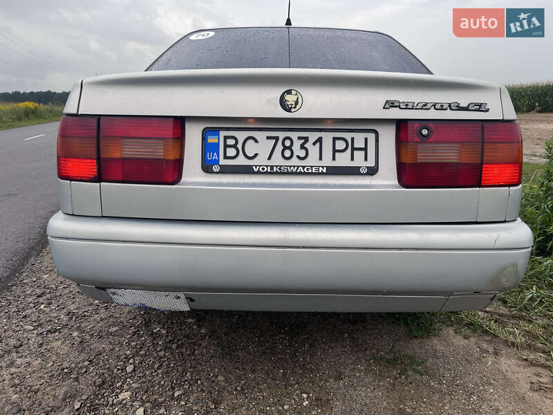 Седан Volkswagen Passat 1994 в Львове