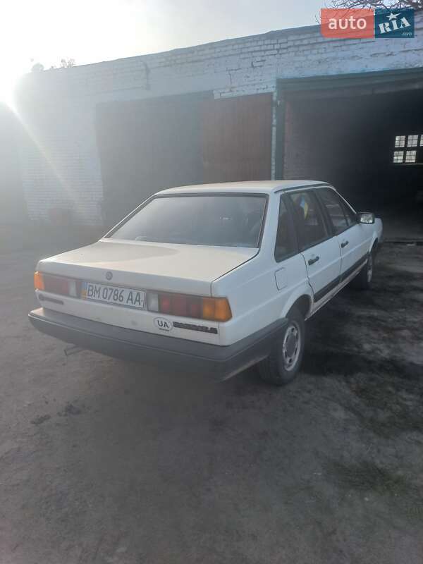 Седан Volkswagen Passat 1986 в Лебедині