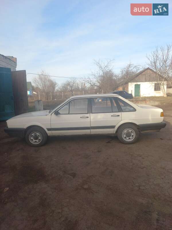 Седан Volkswagen Passat 1986 в Лебедині