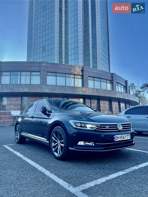 Седан Volkswagen Passat 2017 в Одессе