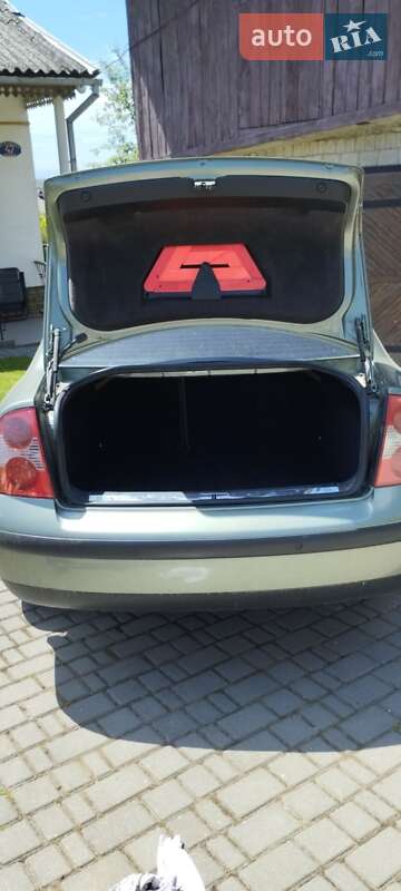 Седан Volkswagen Passat 2003 в Львові