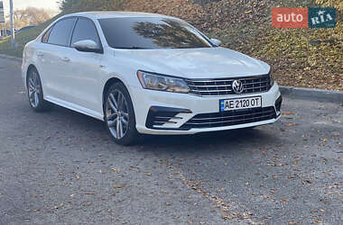 Седан Volkswagen Passat 2018 в Києві