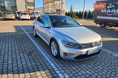 Седан Volkswagen Passat 2016 в Львові