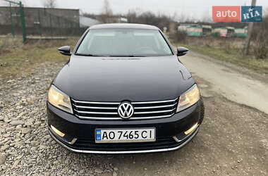 Седан Volkswagen Passat 2011 в Хусті