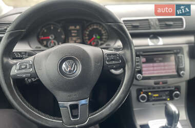 Седан Volkswagen Passat 2011 в Хусті