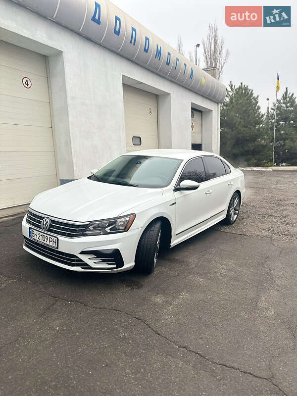 Седан Volkswagen Passat 2016 в Одессе