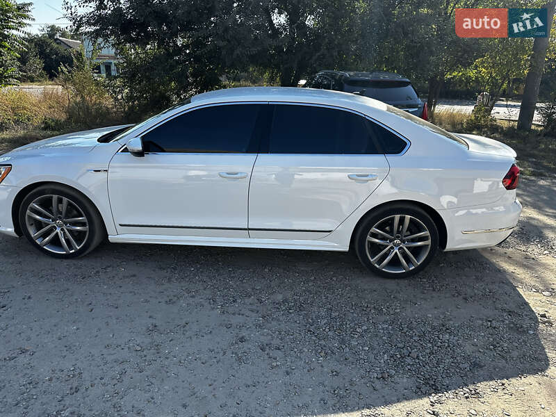 Седан Volkswagen Passat 2016 в Одессе