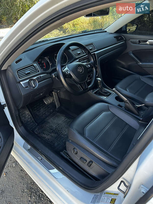 Седан Volkswagen Passat 2016 в Одессе