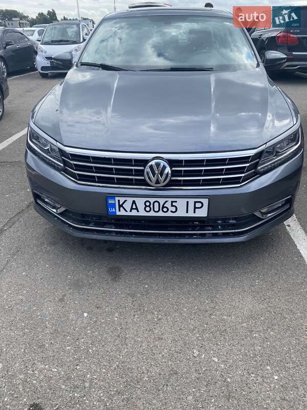 Седан Volkswagen Passat 2018 в Житомирі