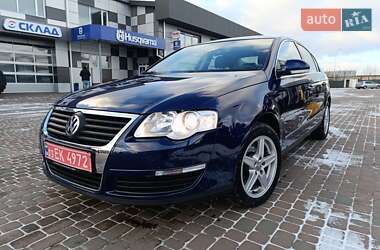 Седан Volkswagen Passat 2006 в Сарнах