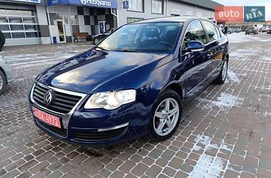 Седан Volkswagen Passat 2006 в Сарнах