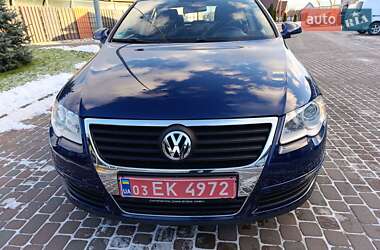 Седан Volkswagen Passat 2006 в Сарнах