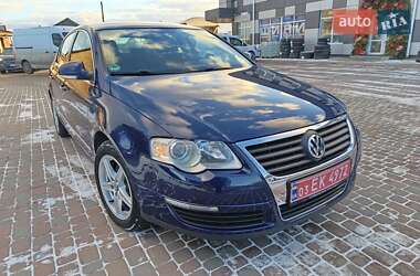 Седан Volkswagen Passat 2006 в Сарнах