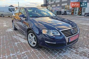 Седан Volkswagen Passat 2006 в Сарнах