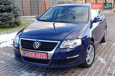 Седан Volkswagen Passat 2006 в Сарнах