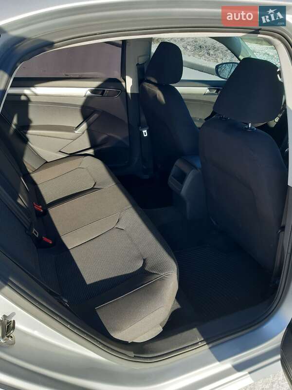 Седан Volkswagen Passat 2016 в Харькове