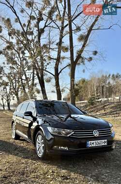 Універсал Volkswagen Passat 2016 в Житомирі