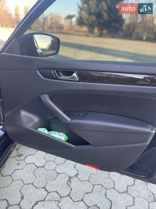 Седан Volkswagen Passat 2014 в Дубно