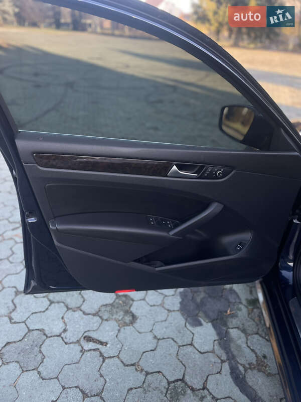 Седан Volkswagen Passat 2014 в Дубно