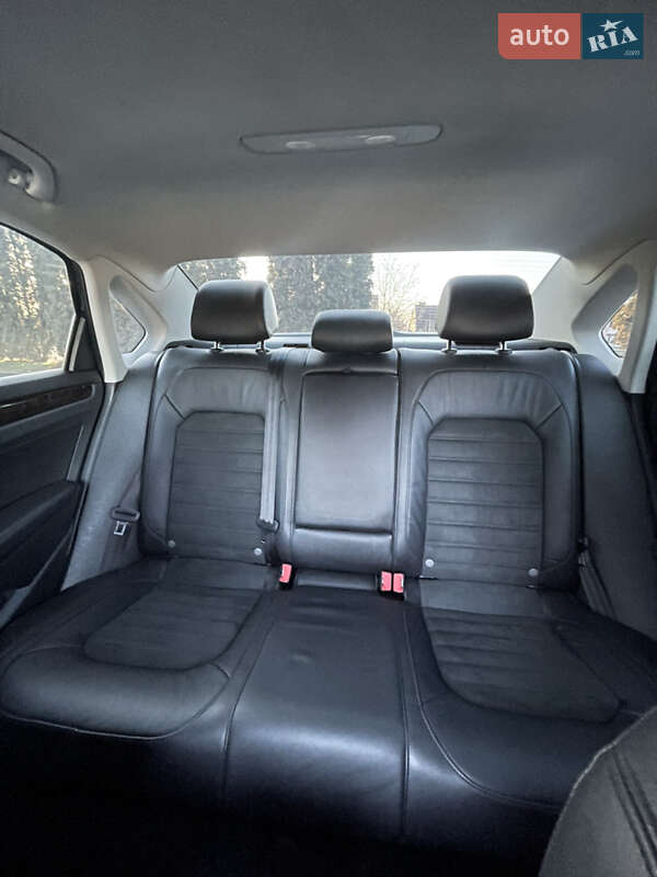 Седан Volkswagen Passat 2014 в Дубно