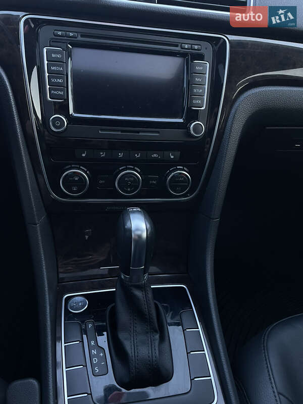 Седан Volkswagen Passat 2014 в Дубно