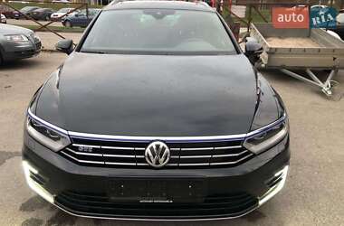 Універсал Volkswagen Passat 2015 в Дніпрі