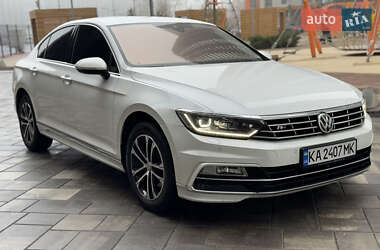 Седан Volkswagen Passat 2018 в Киеве