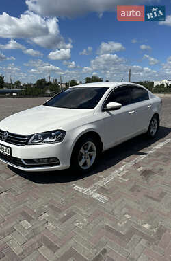 Седан Volkswagen Passat 2011 в Харкові