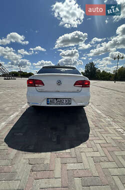 Седан Volkswagen Passat 2011 в Харкові