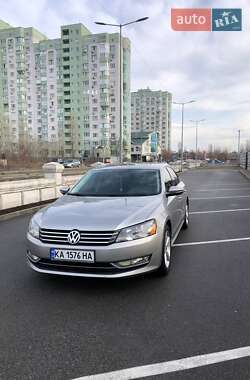 Седан Volkswagen Passat 2012 в Києві