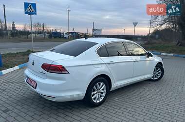 Седан Volkswagen Passat 2017 в Львове