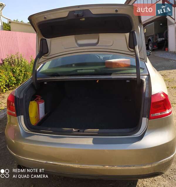 Седан Volkswagen Passat 2012 в Львове