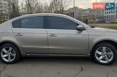 Седан Volkswagen Passat 2012 в Киеве