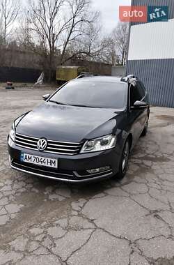 Універсал Volkswagen Passat 2011 в Житомирі