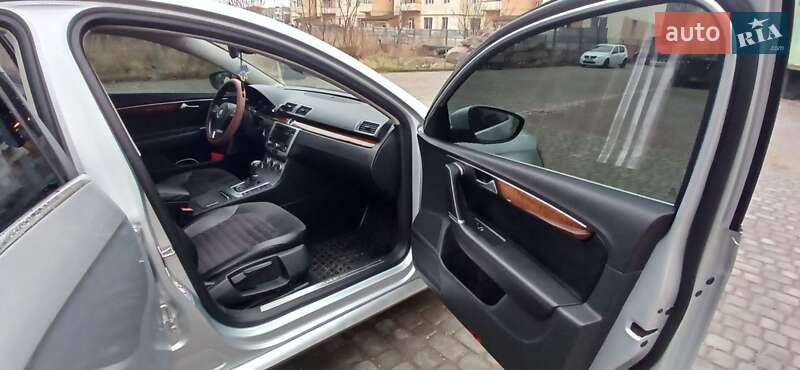 Универсал Volkswagen Passat 2013 в Старом Самборе