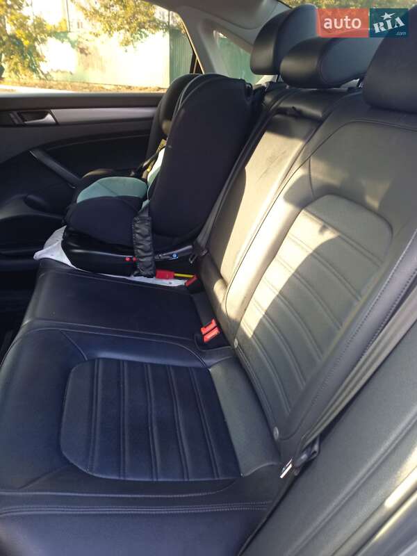 Седан Volkswagen Passat 2015 в Одессе