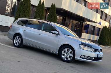 Універсал Volkswagen Passat 2012 в Дніпрі