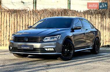 Седан Volkswagen Passat 2015 в Дніпрі