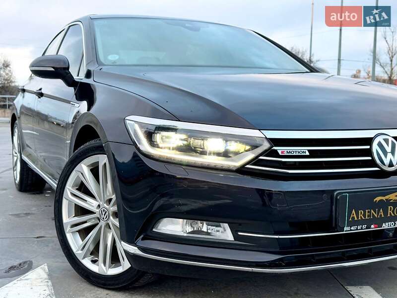 Седан Volkswagen Passat 2018 в Києві