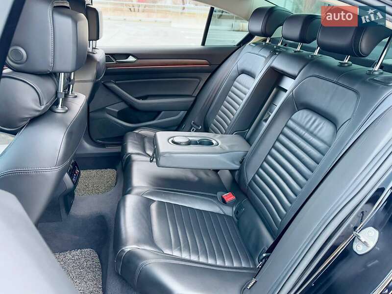 Седан Volkswagen Passat 2018 в Києві