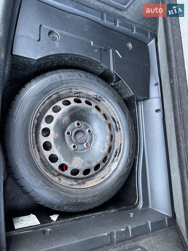 Универсал Volkswagen Passat 2011 в Ровно