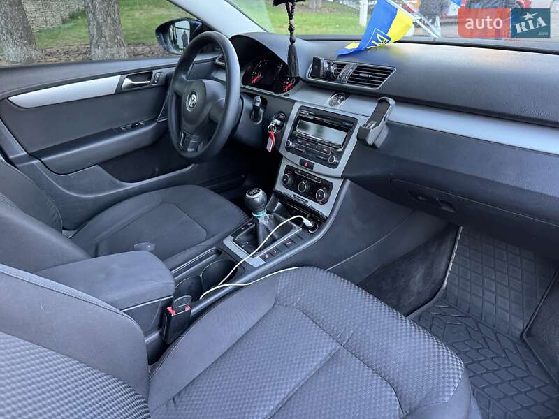 Универсал Volkswagen Passat 2011 в Ровно
