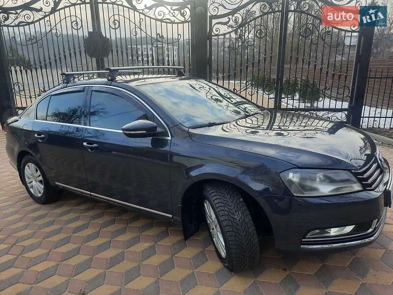 Седан Volkswagen Passat 2011 в Киеве