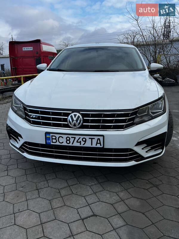 Седан Volkswagen Passat 2016 в Львове